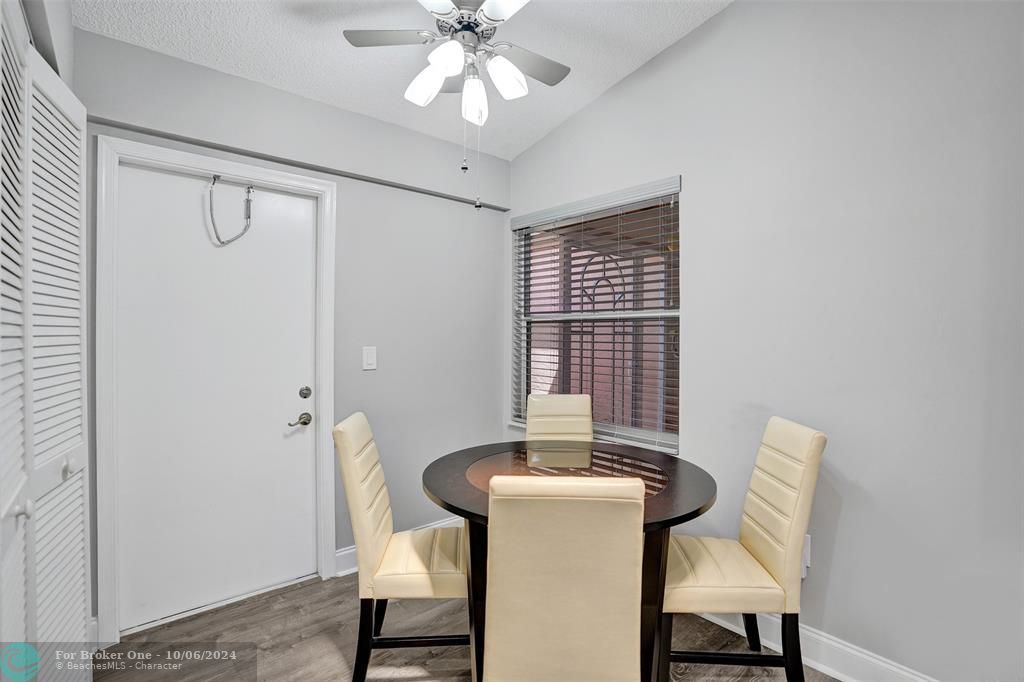 For Sale: $329,900 (2 beds, 2 baths, 1374 Square Feet)