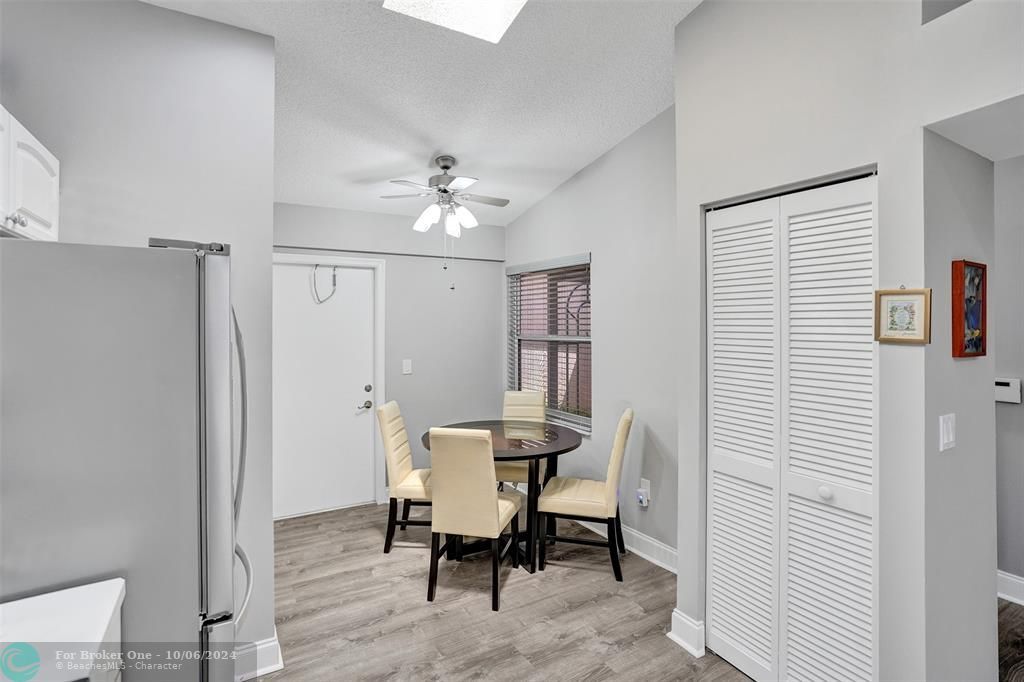 For Sale: $329,900 (2 beds, 2 baths, 1374 Square Feet)