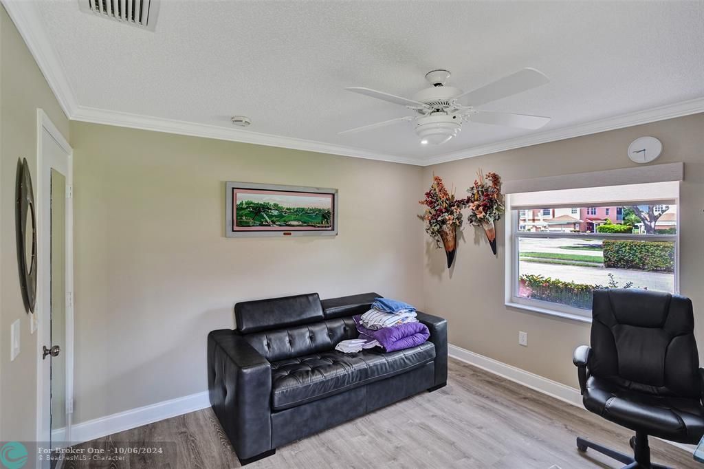 For Sale: $329,900 (2 beds, 2 baths, 1374 Square Feet)