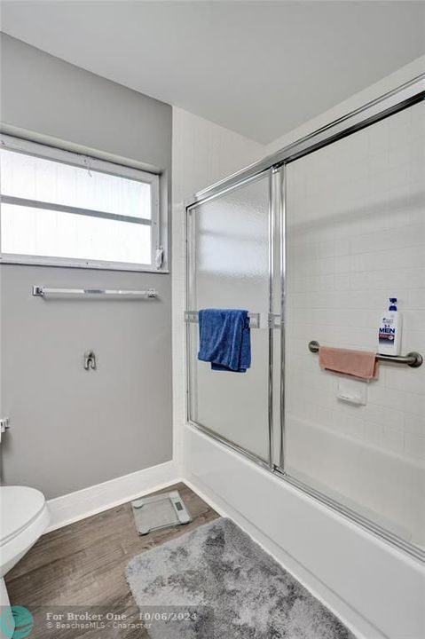 For Sale: $329,900 (2 beds, 2 baths, 1374 Square Feet)