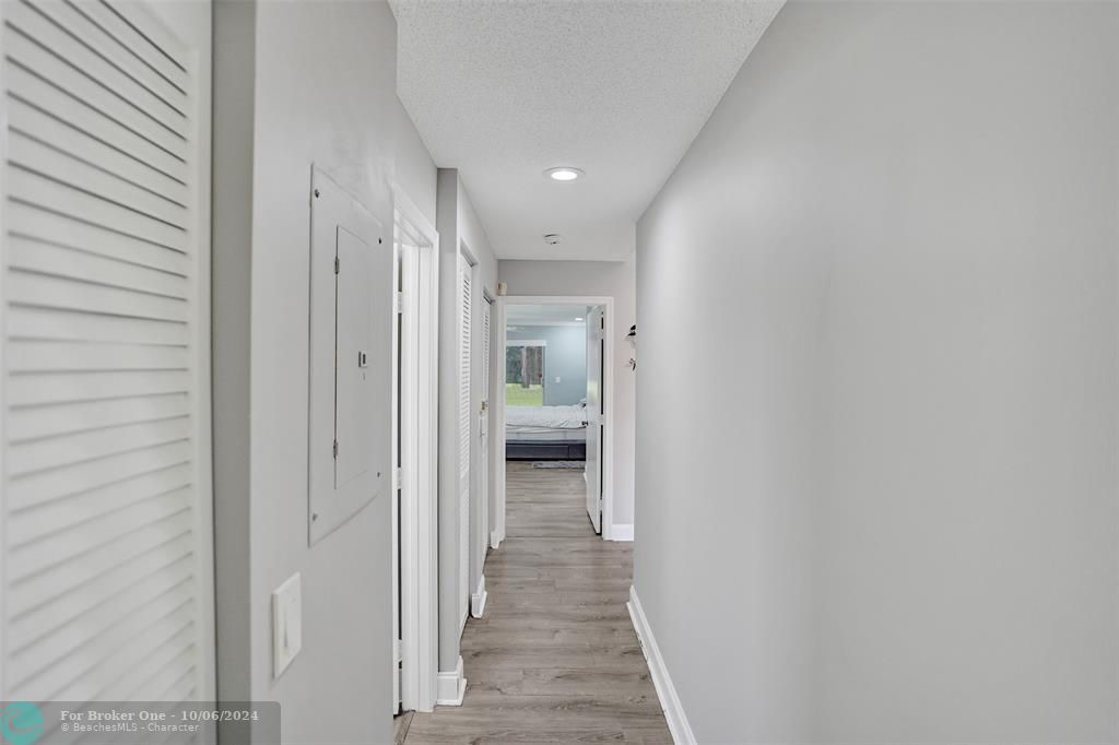 For Sale: $329,900 (2 beds, 2 baths, 1374 Square Feet)