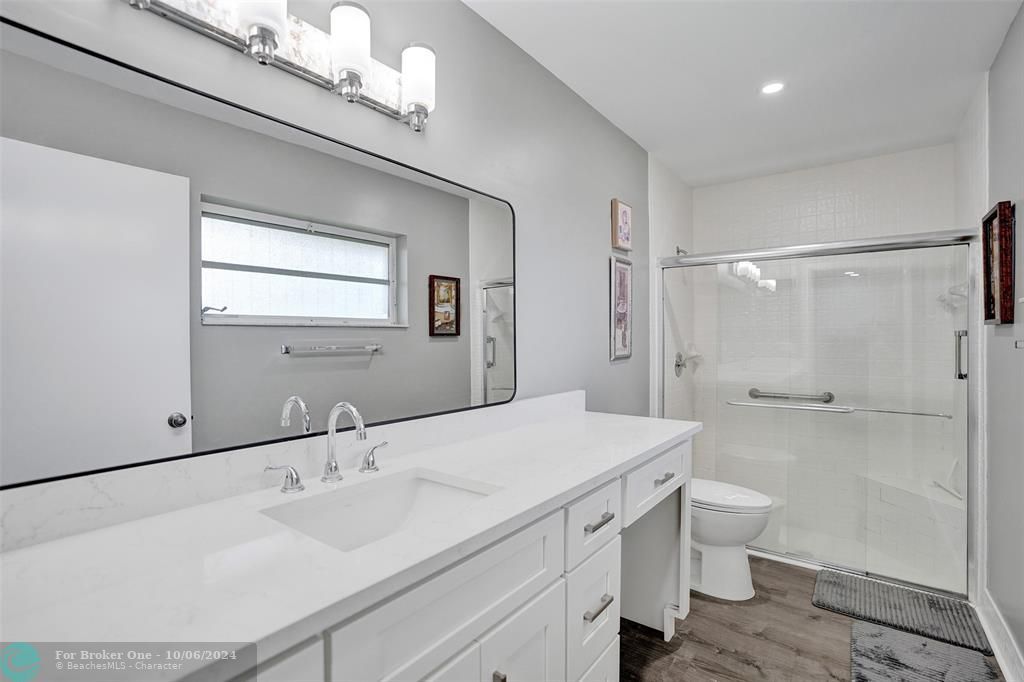 For Sale: $329,900 (2 beds, 2 baths, 1374 Square Feet)