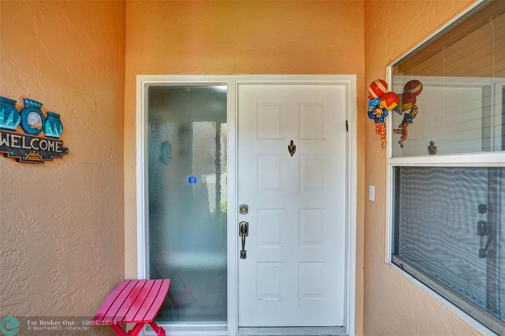 For Sale: $329,900 (2 beds, 2 baths, 1374 Square Feet)