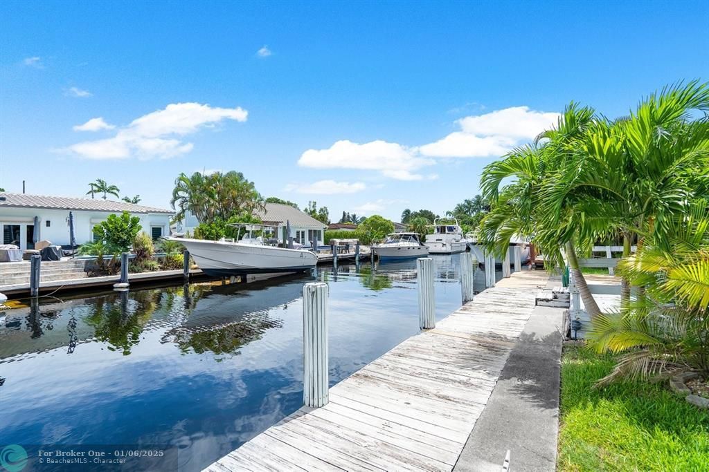 For Sale: $1,175,000 (3 beds, 2 baths, 1404 Square Feet)