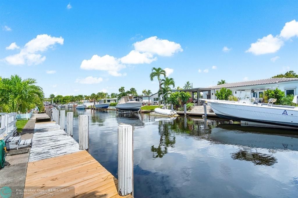 For Sale: $1,175,000 (3 beds, 2 baths, 1404 Square Feet)