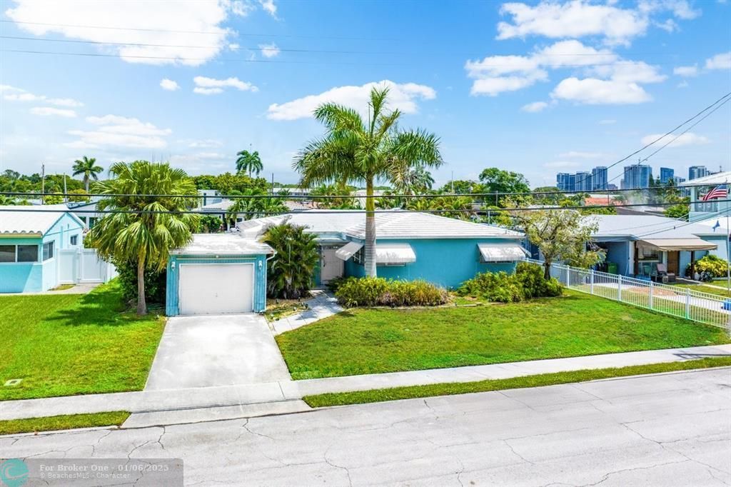 For Sale: $1,175,000 (3 beds, 2 baths, 1404 Square Feet)