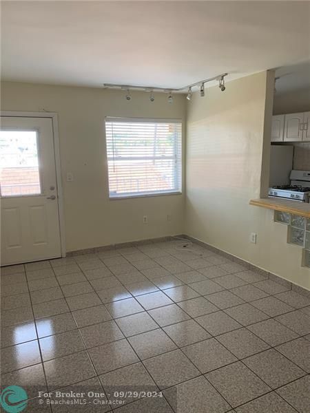 For Rent: $2,000 (1 beds, 1 baths, 590 Square Feet)