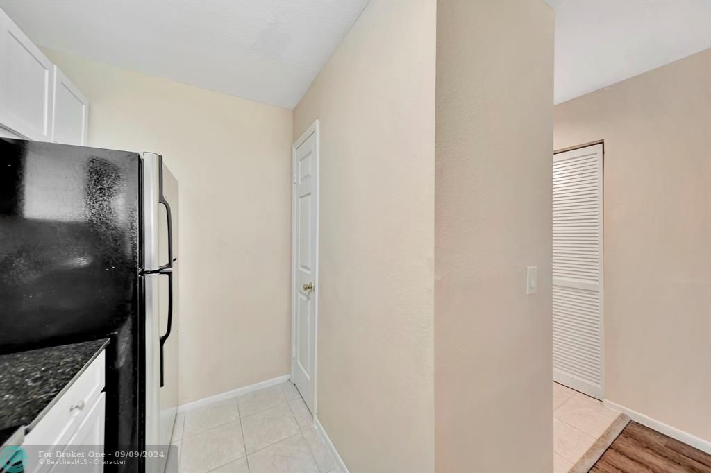 For Sale: $289,000 (2 beds, 2 baths, 946 Square Feet)