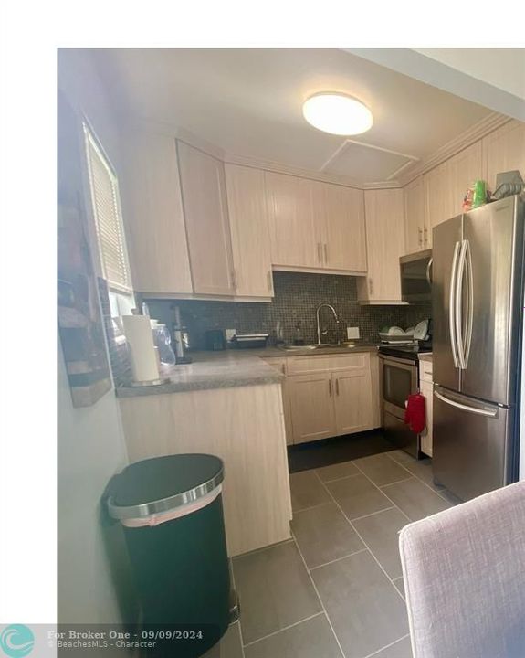 For Rent: $1,850 (2 beds, 1 baths, 840 Square Feet)