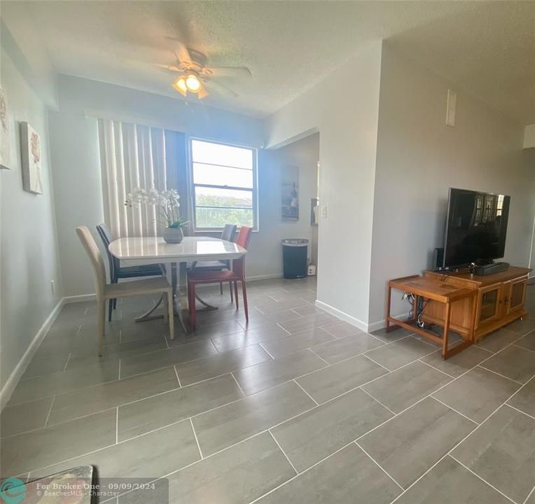 For Rent: $1,850 (2 beds, 1 baths, 840 Square Feet)