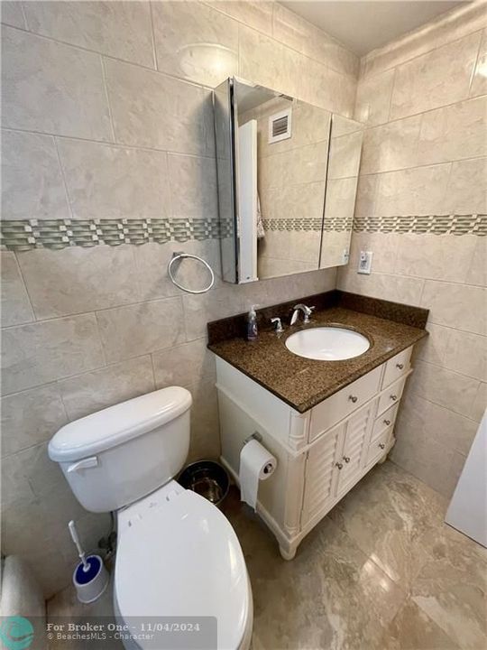 Active With Contract: $3,895 (1 beds, 1 baths, 950 Square Feet)