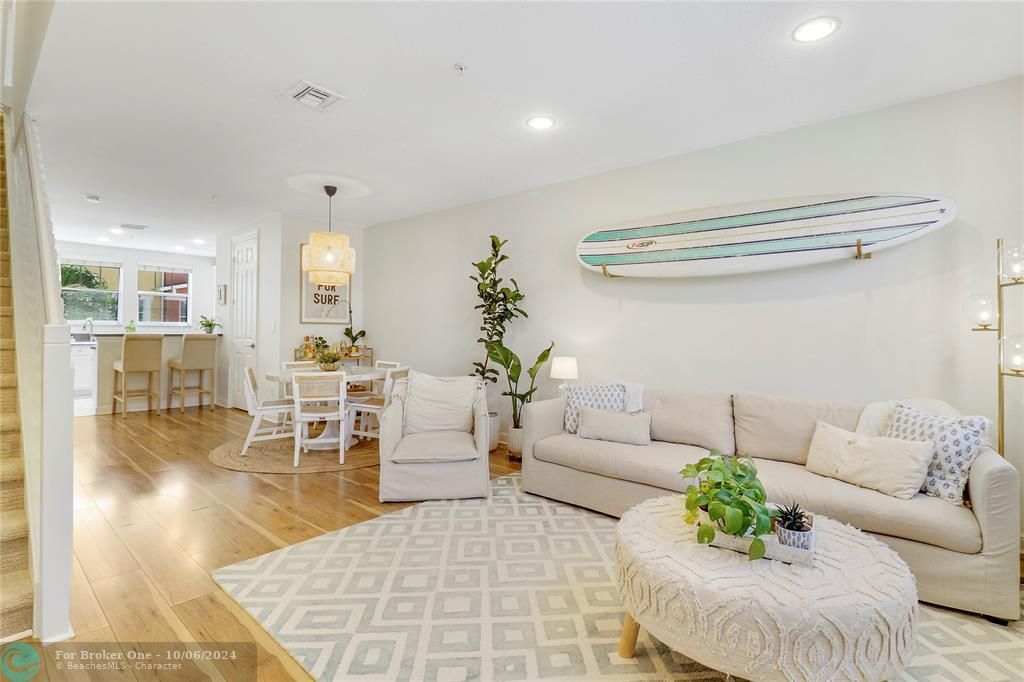 Active With Contract: $349,500 (2 beds, 2 baths, 1448 Square Feet)