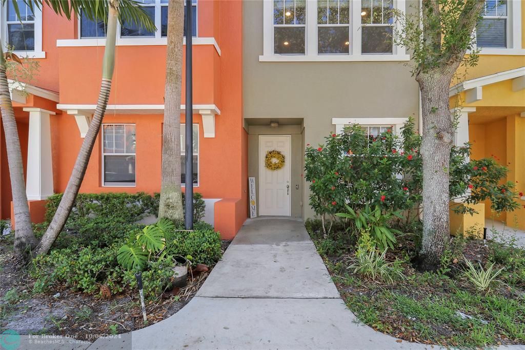 Active With Contract: $349,500 (2 beds, 2 baths, 1448 Square Feet)