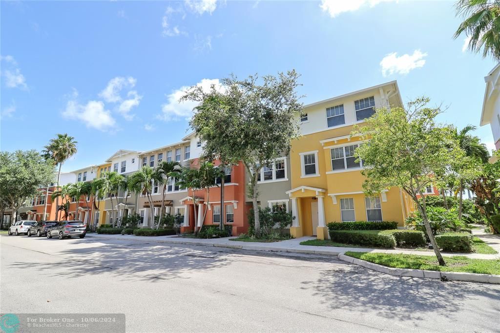 Active With Contract: $349,500 (2 beds, 2 baths, 1448 Square Feet)