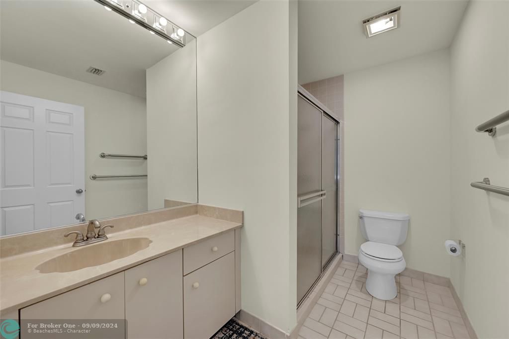 Active With Contract: $3,000 (2 beds, 2 baths, 1385 Square Feet)