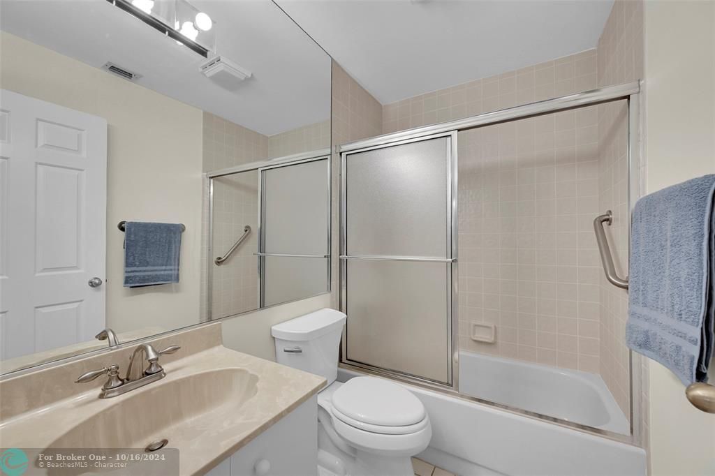 Active With Contract: $3,000 (2 beds, 2 baths, 1385 Square Feet)