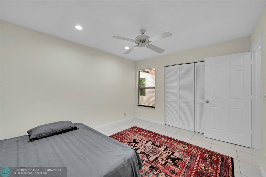 Active With Contract: $3,000 (2 beds, 2 baths, 1385 Square Feet)