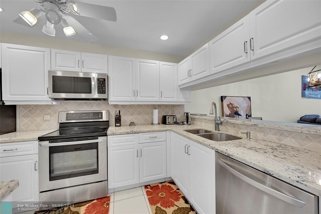 Active With Contract: $3,000 (2 beds, 2 baths, 1385 Square Feet)