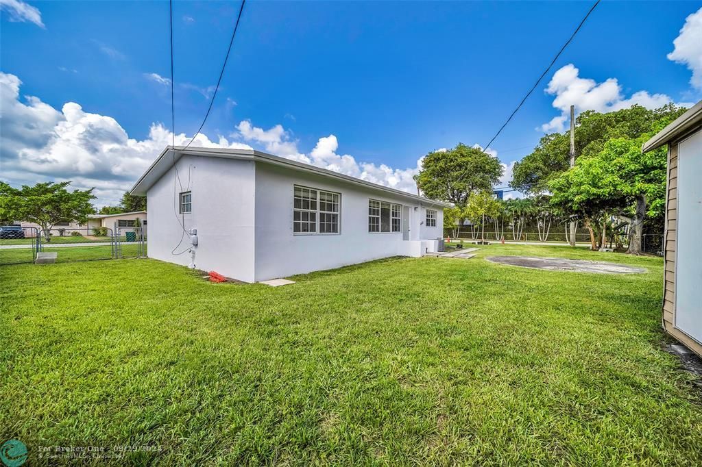 For Sale: $625,000 (3 beds, 2 baths, 1170 Square Feet)