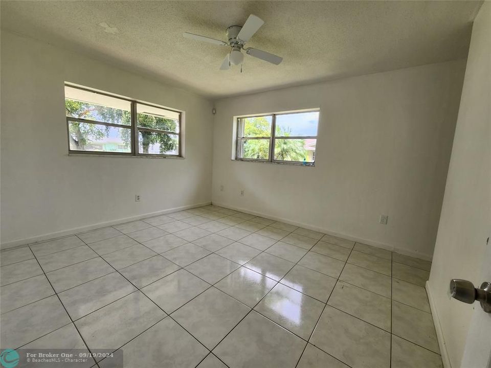 For Sale: $2,800 (3 beds, 2 baths, 2087 Square Feet)