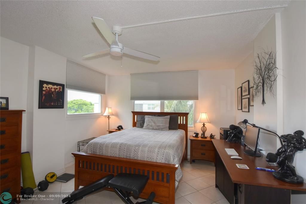 For Sale: $198,000 (2 beds, 2 baths, 975 Square Feet)