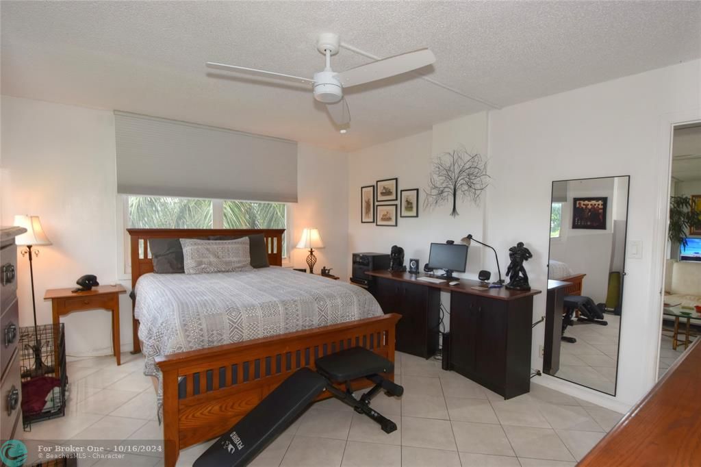 For Sale: $198,000 (2 beds, 2 baths, 975 Square Feet)