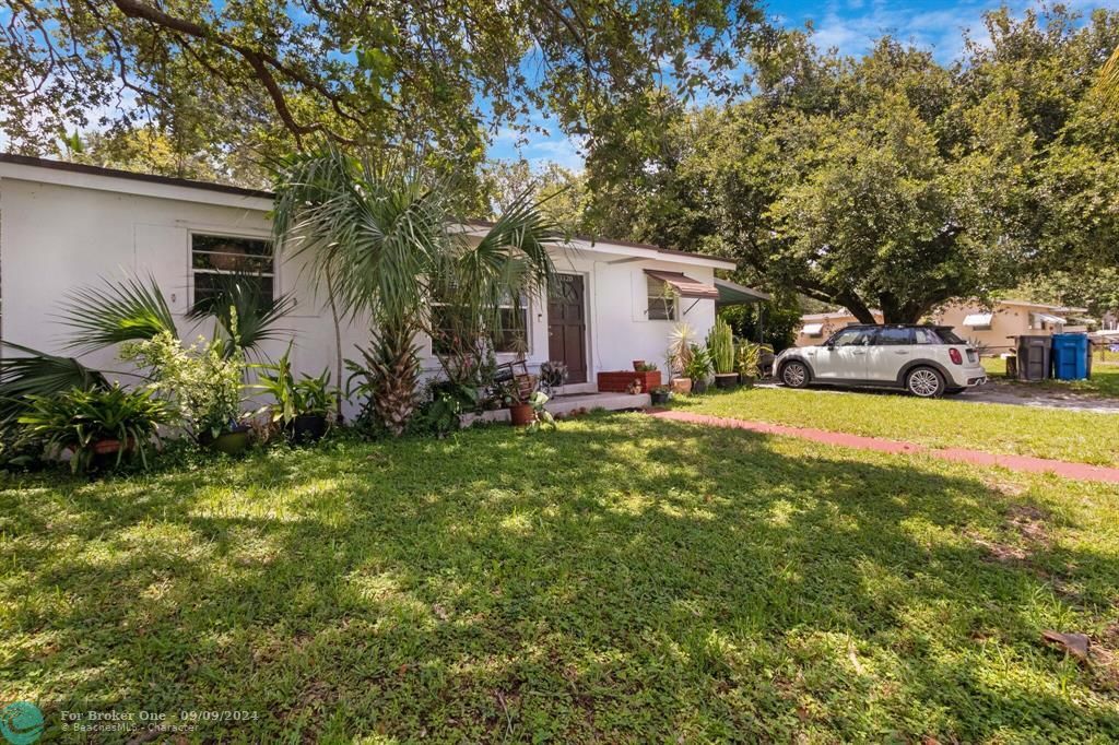 Active With Contract: $450,000 (3 beds, 1 baths, 1032 Square Feet)