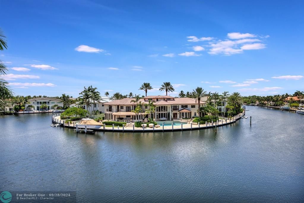 For Sale: $9,295,000 (6 beds, 7 baths, 9038 Square Feet)