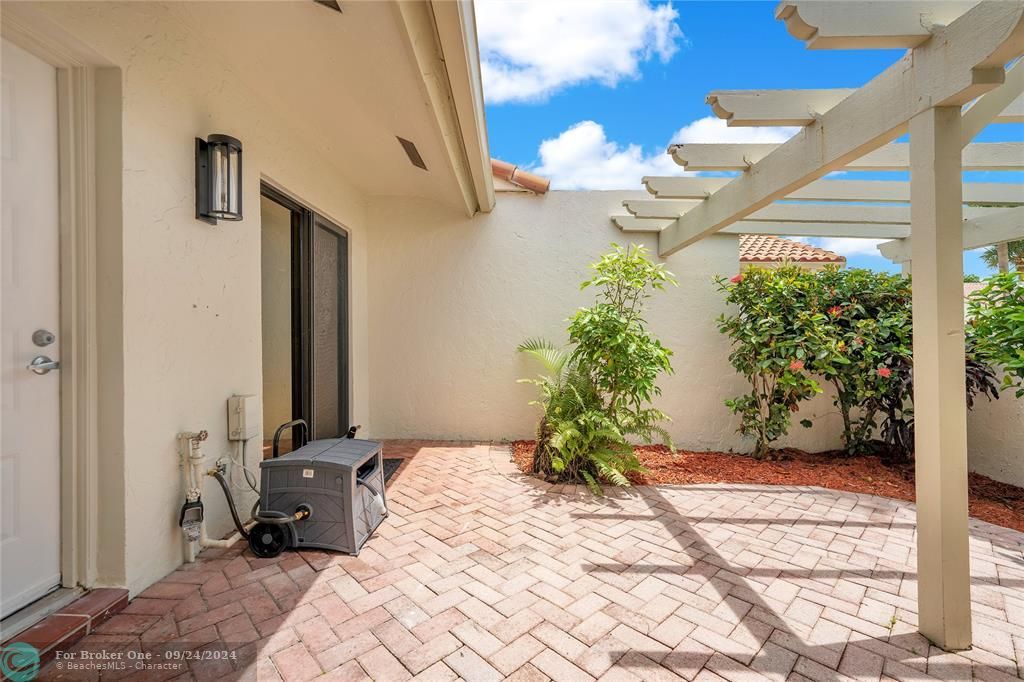 Recently Sold: $499,000 (3 beds, 2 baths, 1504 Square Feet)