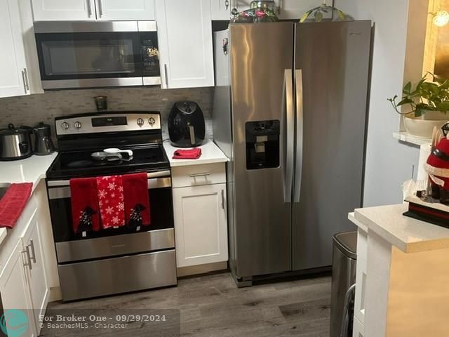 For Sale: $139,900 (1 beds, 1 baths, 708 Square Feet)