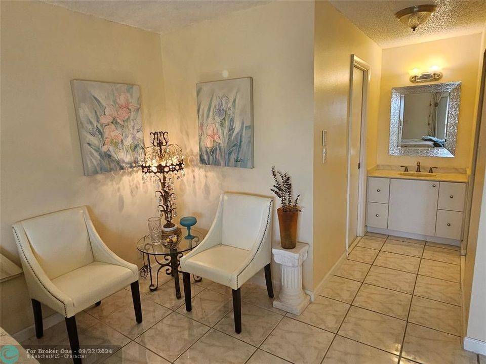 For Sale: $149,000 (2 beds, 2 baths, 1100 Square Feet)