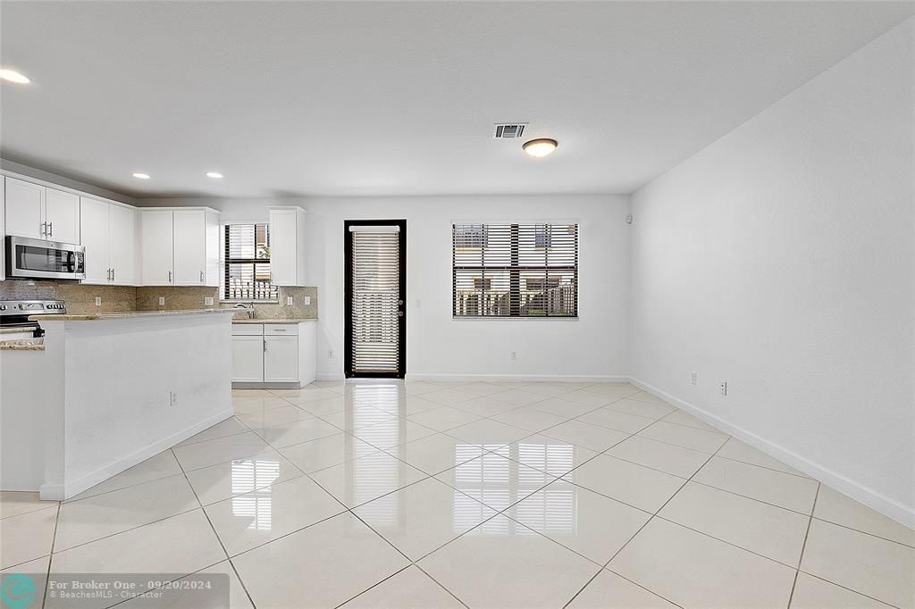 Active With Contract: $4,200 (4 beds, 3 baths, 1714 Square Feet)