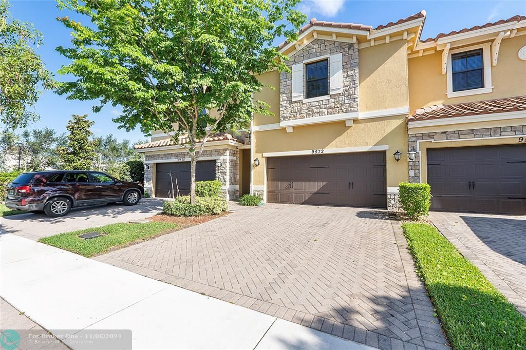 Active With Contract: $4,200 (4 beds, 3 baths, 1714 Square Feet)