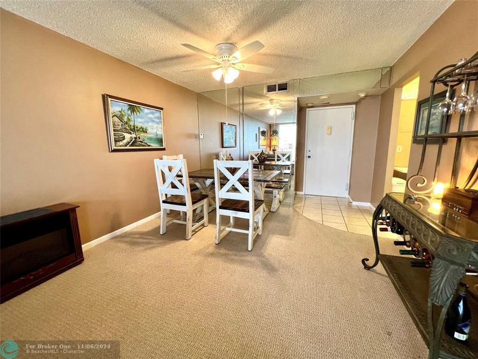 Active With Contract: $3,000 (1 beds, 1 baths, 672 Square Feet)