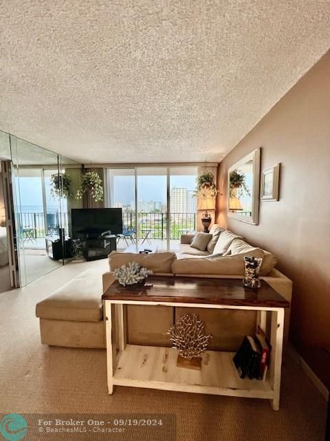 Active With Contract: $3,000 (1 beds, 1 baths, 672 Square Feet)