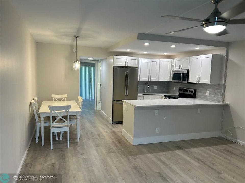 Active With Contract: $1,595 (1 beds, 1 baths, 590 Square Feet)