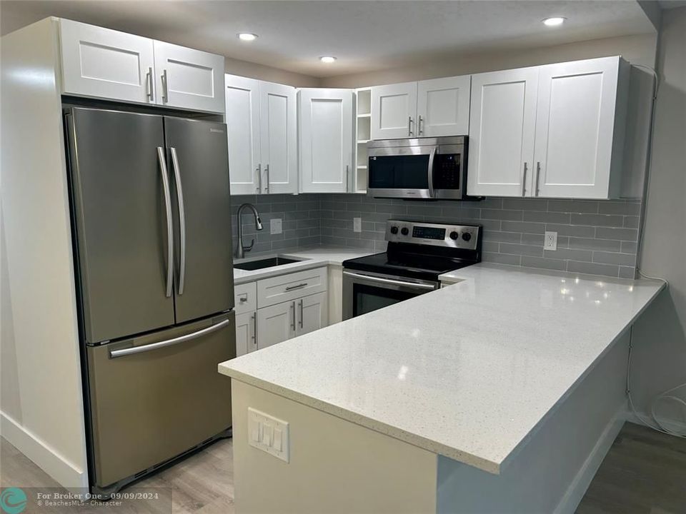 Active With Contract: $1,595 (1 beds, 1 baths, 590 Square Feet)