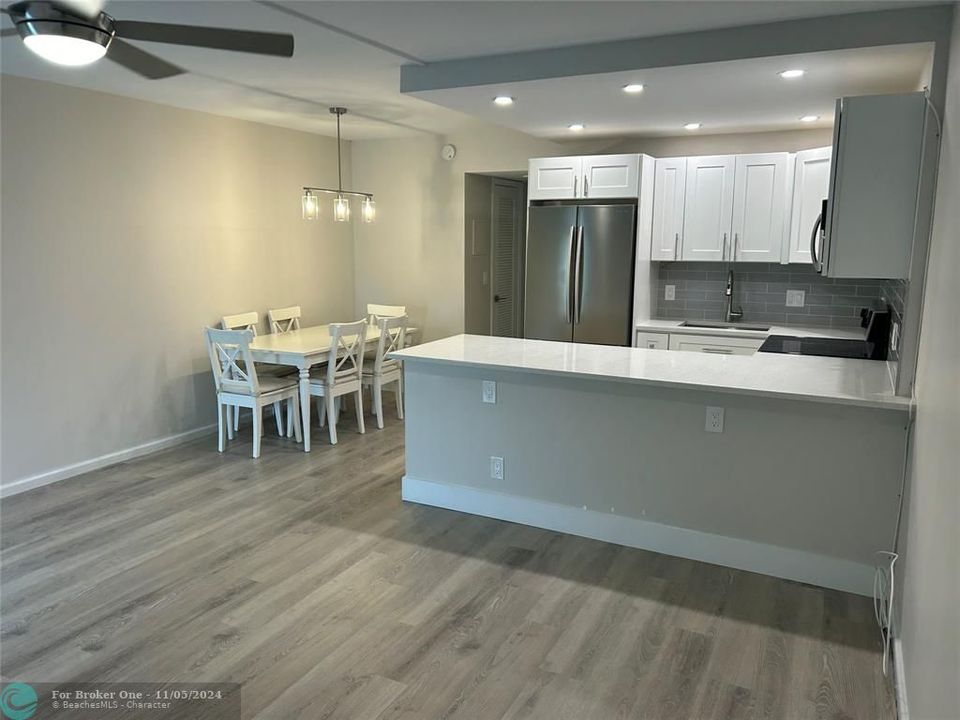 Active With Contract: $1,595 (1 beds, 1 baths, 590 Square Feet)