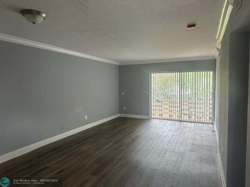 For Rent: $2,600 (2 beds, 2 baths, 932 Square Feet)