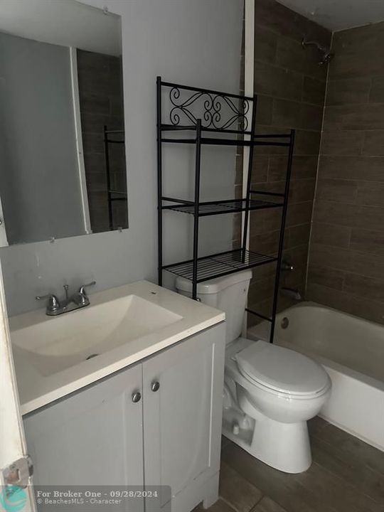 For Rent: $2,600 (2 beds, 2 baths, 932 Square Feet)