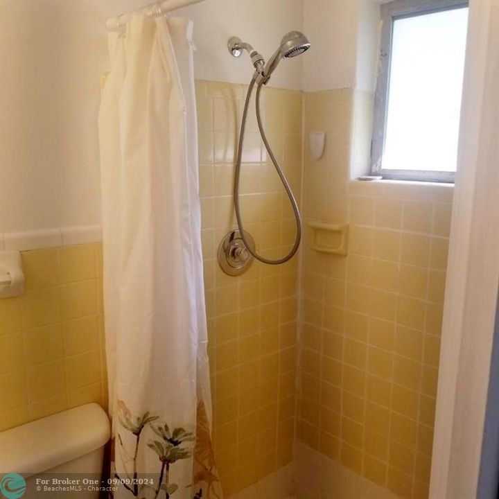 For Sale: $2,800 (3 beds, 2 baths, 1402 Square Feet)