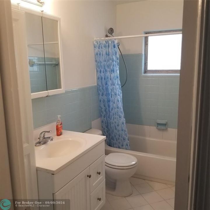 For Sale: $2,800 (3 beds, 2 baths, 1402 Square Feet)