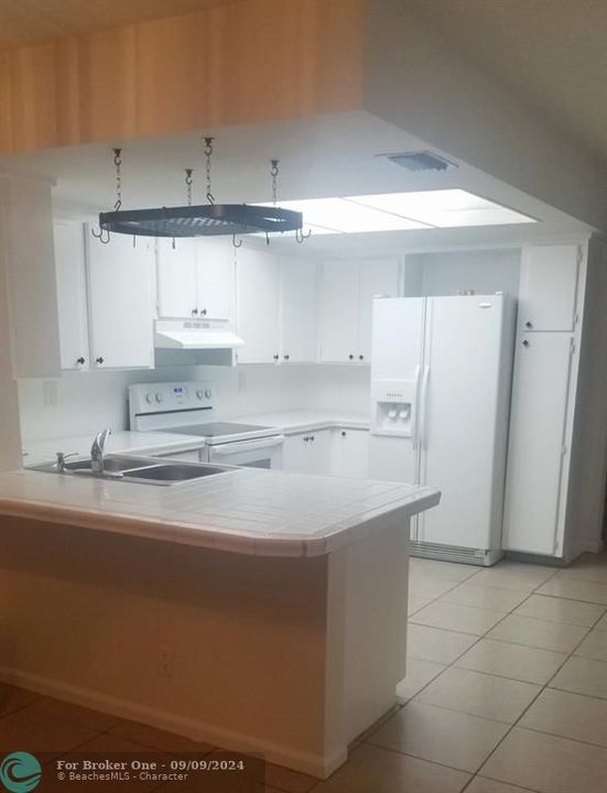 En Venta: $2,800 (3 camas, 2 baños, 1402 Pies cuadrados)