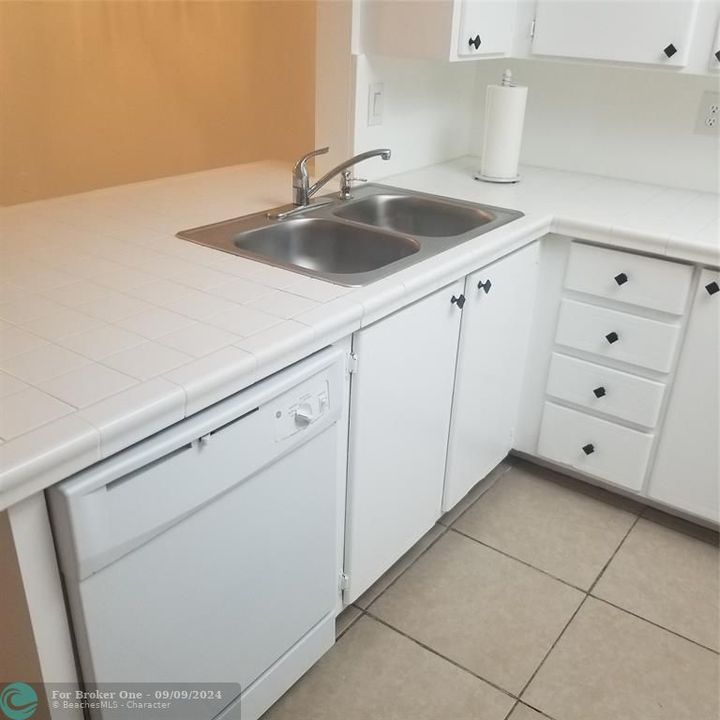 En Venta: $2,800 (3 camas, 2 baños, 1402 Pies cuadrados)