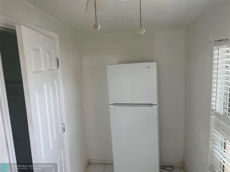 For Rent: $1,300 (1 beds, 1 baths, 2080 Square Feet)