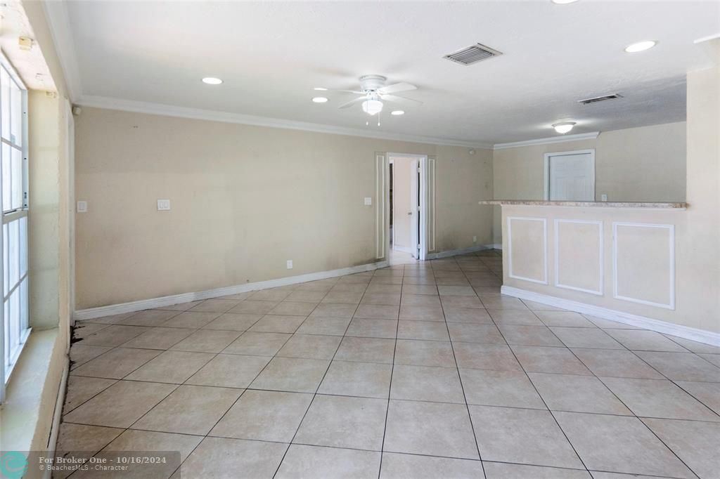 Active With Contract: $389,900 (3 beds, 2 baths, 1063 Square Feet)