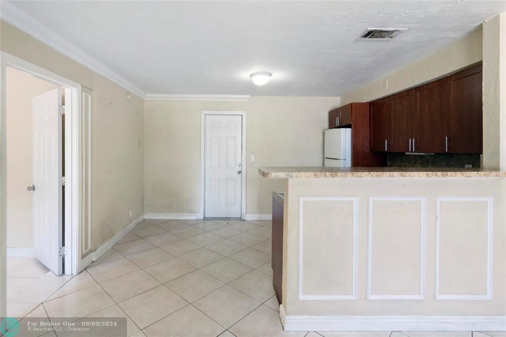 Active With Contract: $389,900 (3 beds, 2 baths, 1063 Square Feet)