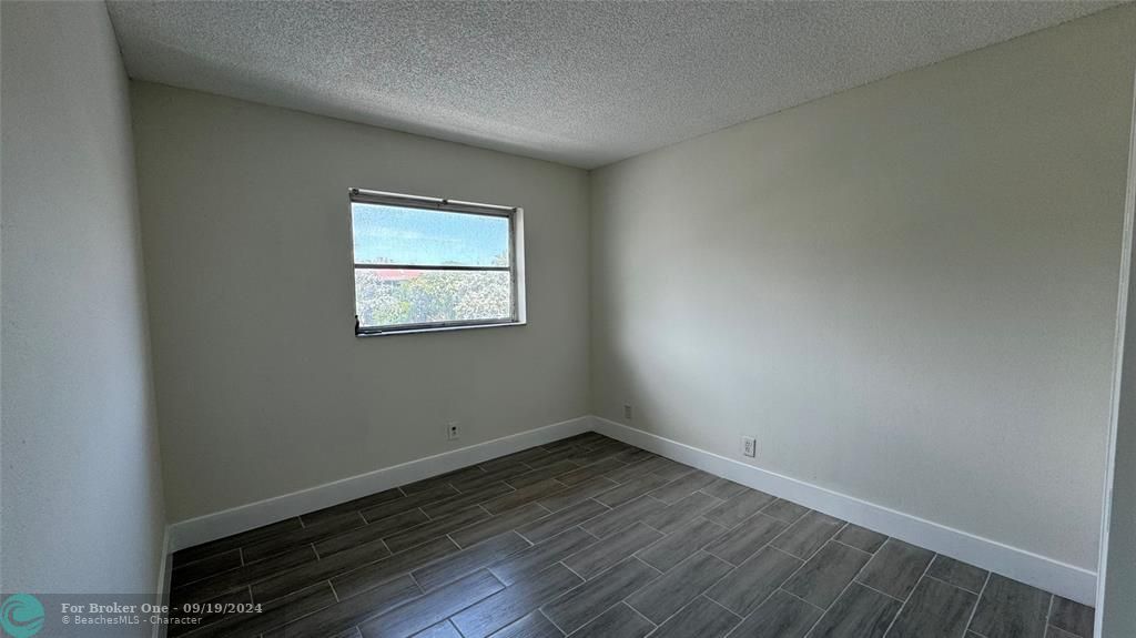 Active With Contract: $1,800 (2 beds, 1 baths, 609 Square Feet)