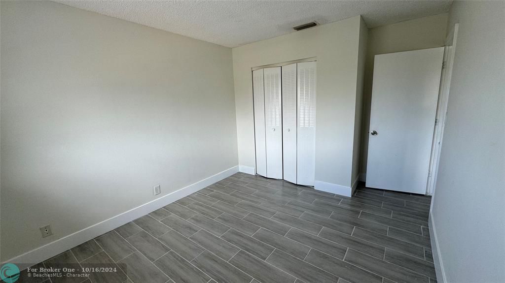 Active With Contract: $1,800 (2 beds, 1 baths, 609 Square Feet)