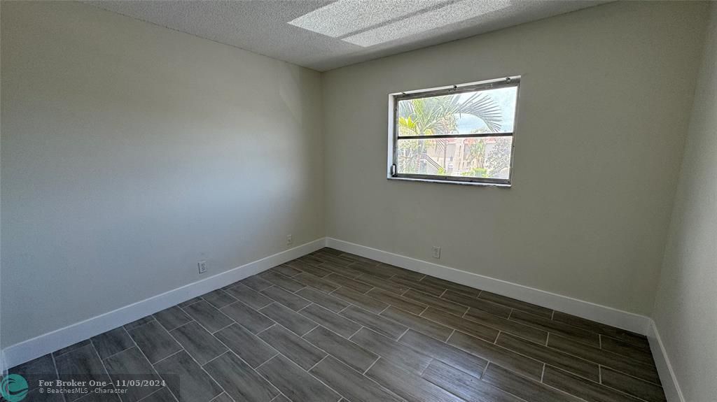 Active With Contract: $1,800 (2 beds, 1 baths, 609 Square Feet)